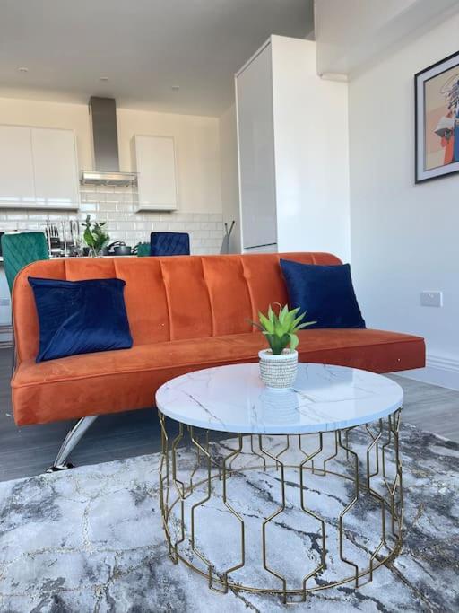 1 Bedroom Apartment - Flitwick - Contractor Friendly - Tourist Ready - Full Kitchen - Wifi - Smart Tv - Sofa Bed - Free Parking - Ideal For Short Or Long Stays Exteriör bild