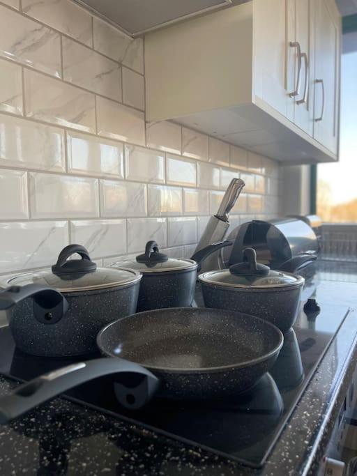 1 Bedroom Apartment - Flitwick - Contractor Friendly - Tourist Ready - Full Kitchen - Wifi - Smart Tv - Sofa Bed - Free Parking - Ideal For Short Or Long Stays Exteriör bild