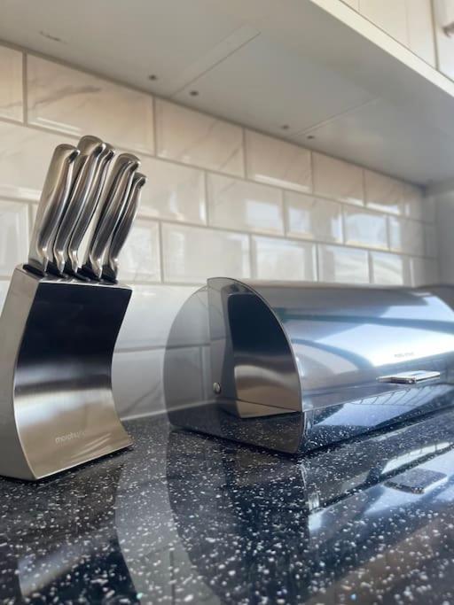 1 Bedroom Apartment - Flitwick - Contractor Friendly - Tourist Ready - Full Kitchen - Wifi - Smart Tv - Sofa Bed - Free Parking - Ideal For Short Or Long Stays Exteriör bild