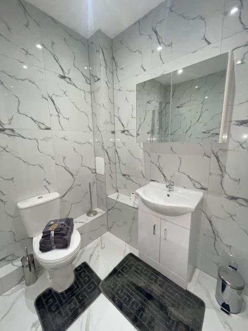 1 Bedroom Apartment - Flitwick - Contractor Friendly - Tourist Ready - Full Kitchen - Wifi - Smart Tv - Sofa Bed - Free Parking - Ideal For Short Or Long Stays Exteriör bild